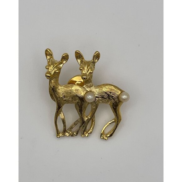 Reindeer Gold Tone Christmas Pin Faux Pearls Tails - Picture 1 of 10